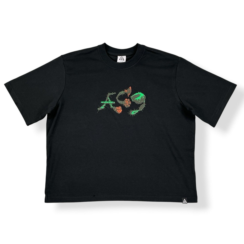 Nike ACG T-Shirt Women Medium Black Short Sleeve Loose Fit Graphic Logo NWT